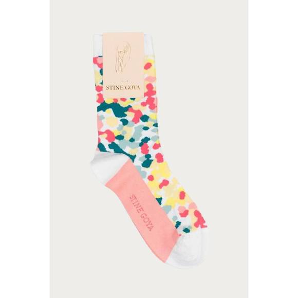 STINE GOYA Accessories - NEW STINE GOYA iggy floral socks in floral